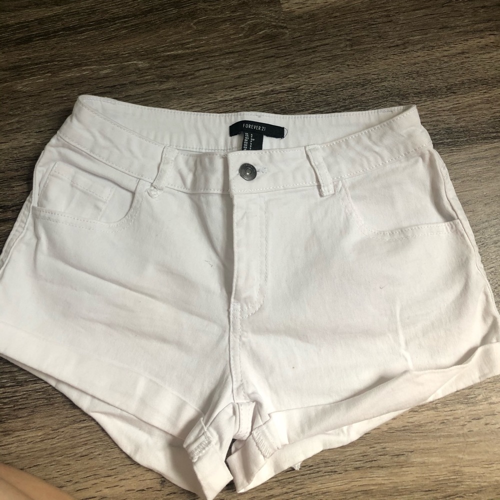 White denim shorts Forever 21